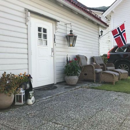 Koselig Landsbyhus I Nordfjord 노르드피오르다이드 외부 사진