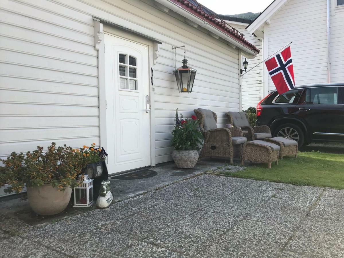 Koselig Landsbyhus I Nordfjord 노르드피오르다이드 외부 사진